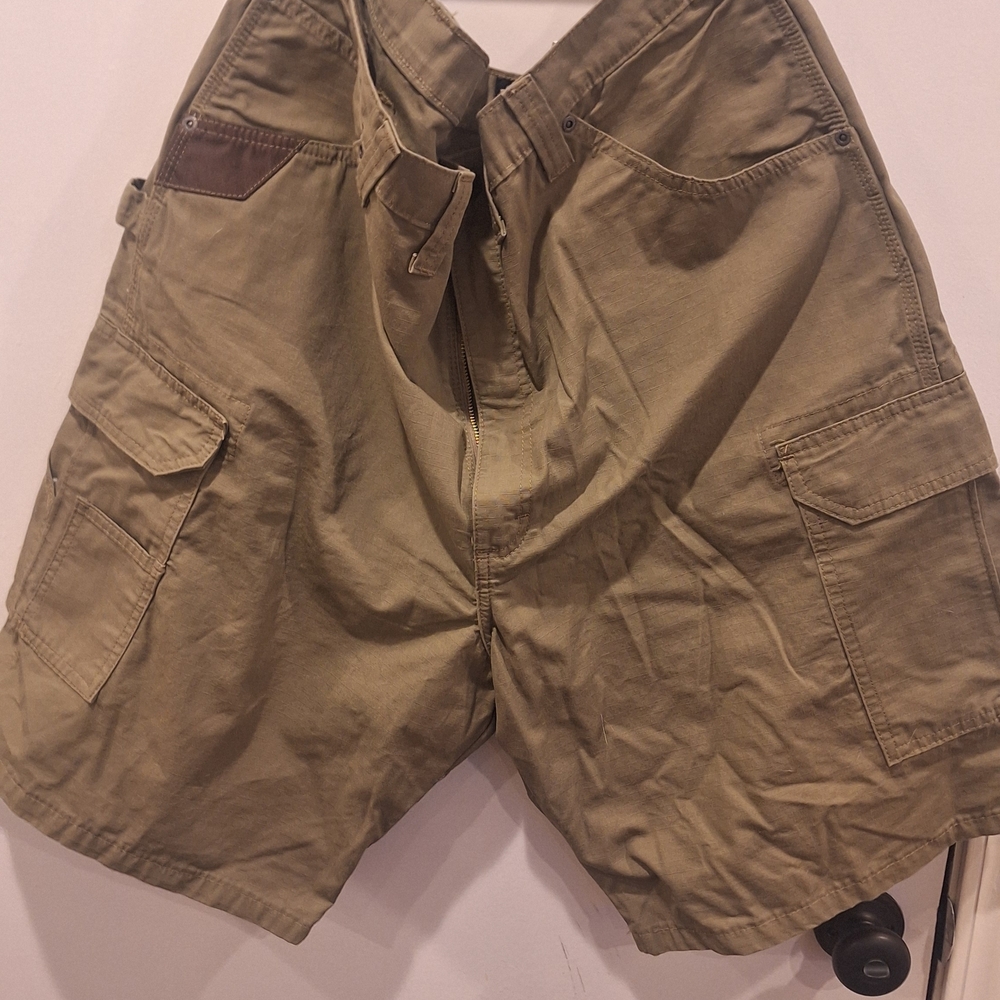 Wrangler Men's Cargo Shorts in Olive